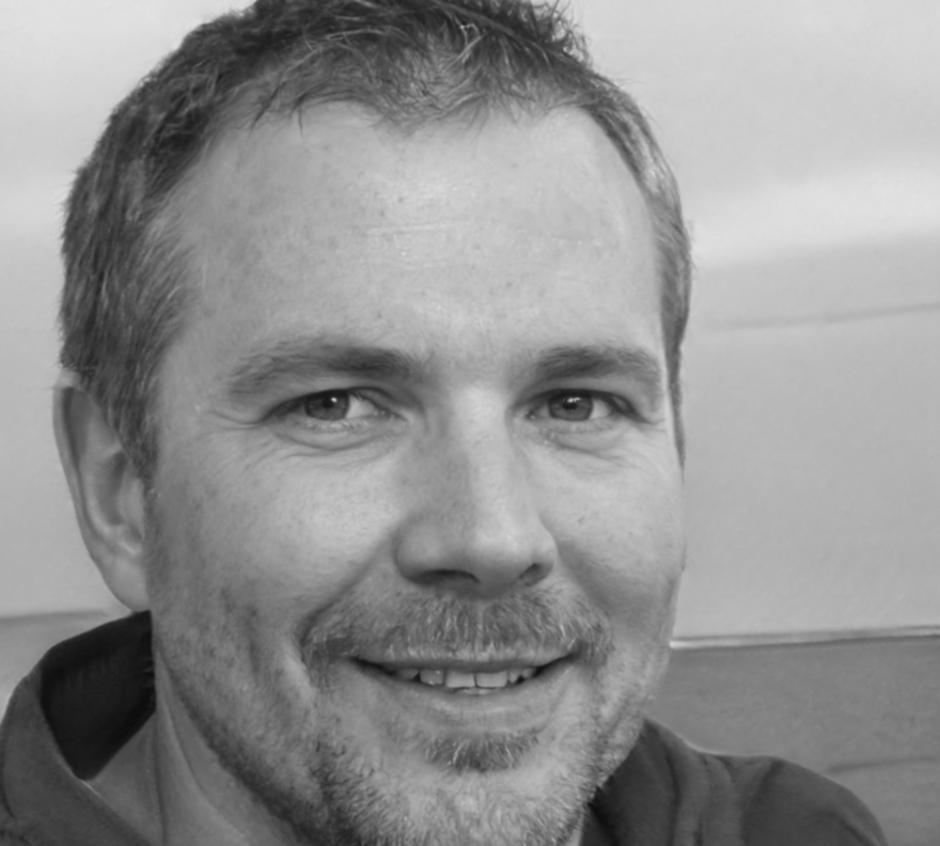 Professional headshot of Thanakit Wongsuwan, senior financial analyst instructor